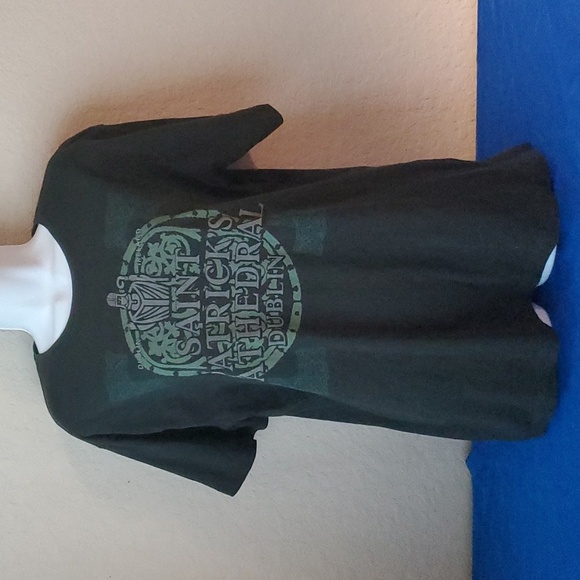 Tops - unisex Green Saint Patrick's Cathedral Dublin, Ireland T-shirt sz L